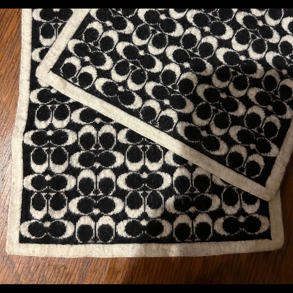 Authentic Coach Black and White Merino Wool Scarf 48” x 8” mint condition VTG - Picture 1 of 7